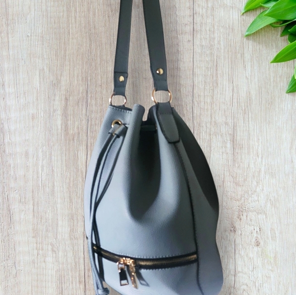 La Terre Fashion PETA-Approved Vegan Handbag - Picture 2 of 10